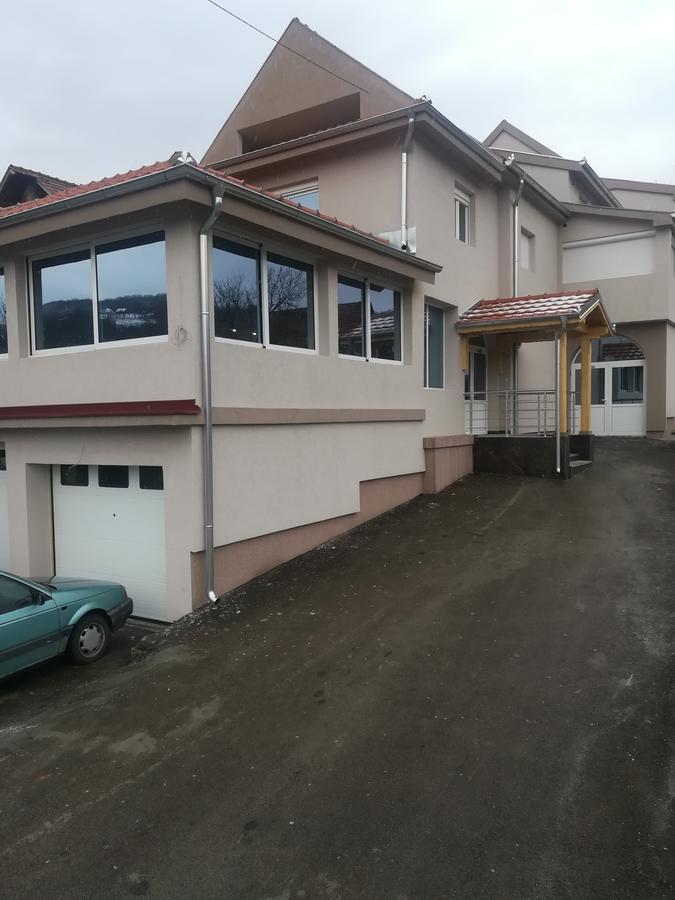 Karavan 123 Raska Exterior photo